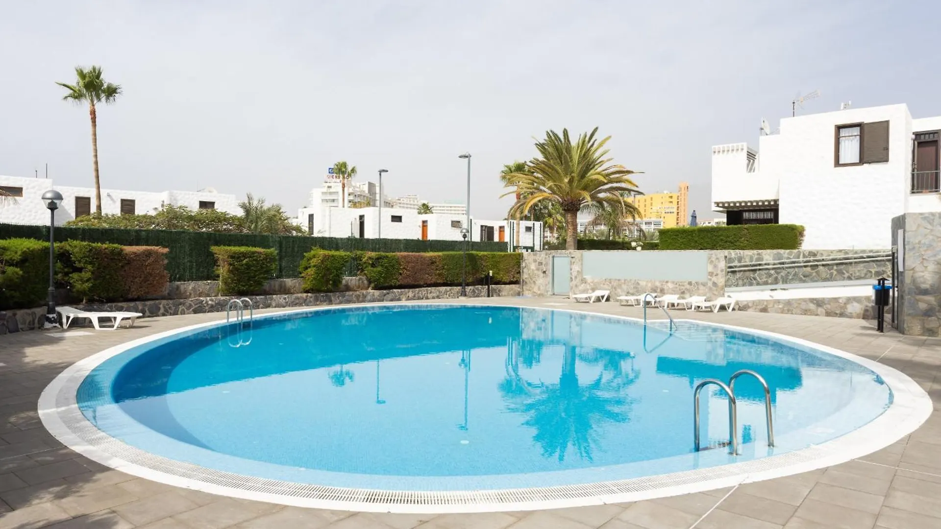 Nice Apartment In The Heart Of Las Americas 플라야데라스아메리카스 0*,  스페인